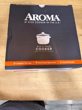 Roma White Rice & Grain Cooker with Black Lid Accents